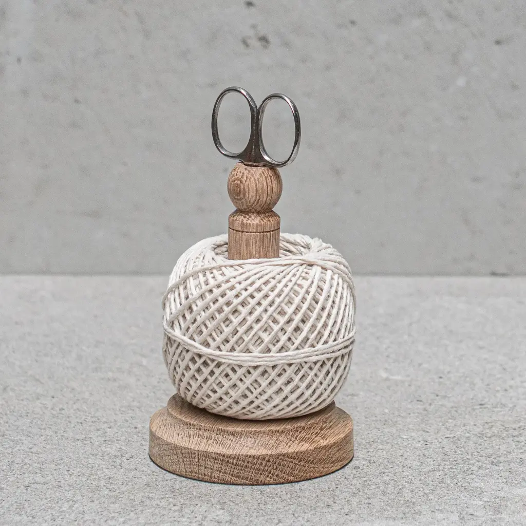 String Tidy with Scissors